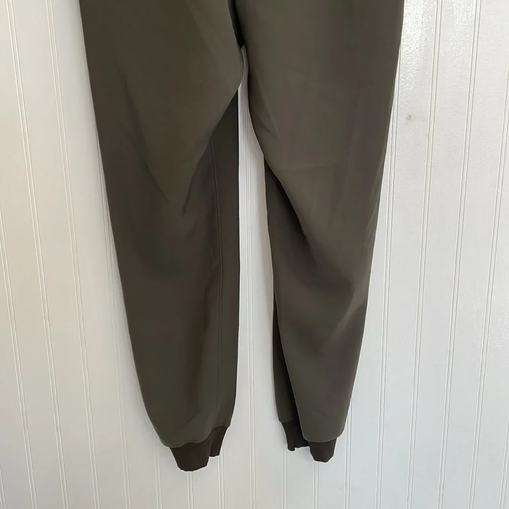 LULULEMON On the Fly Jogger in Dark Olive Size 6